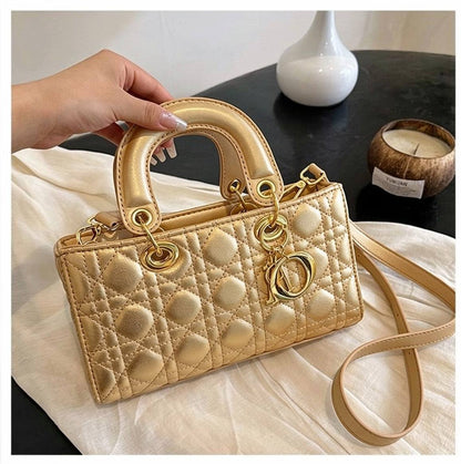 DIOR
Best quality with box
110 dhs✅
size 26CM

Zain290
♥️♥️♥️