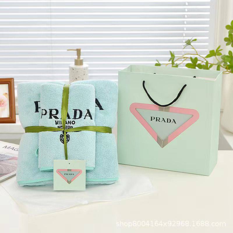 Brand 
Towels  
Good quality 
2 set
With paper 💼 
45 dhs✅

Zain99
♥️♥️♥️