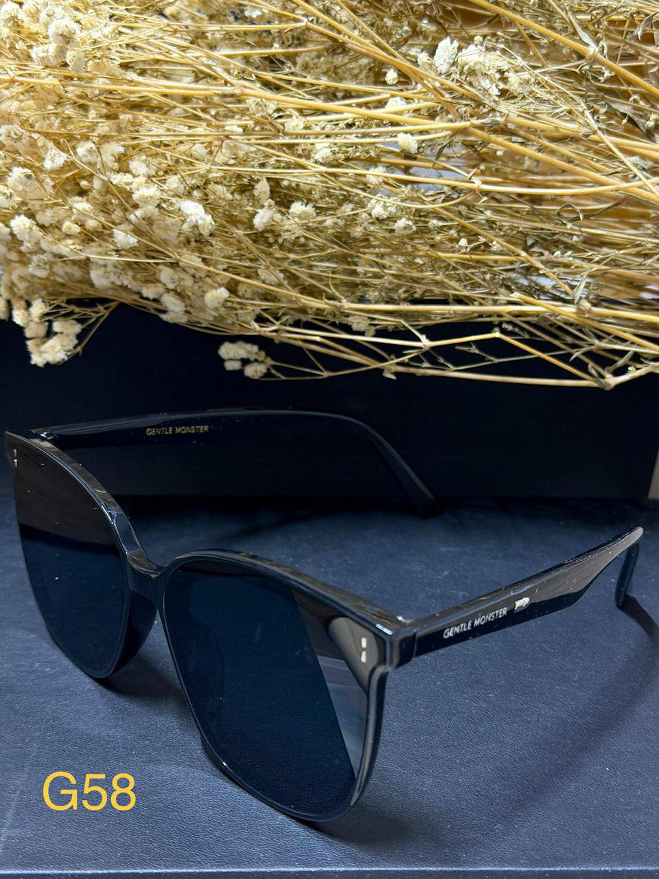 GENTLE Monster 👿*
Sunglasses 🕶️ 
Copy one 1️⃣ 
With master box 🗃️ 
50 dhs💓

Zain216
♥️♥️♥️