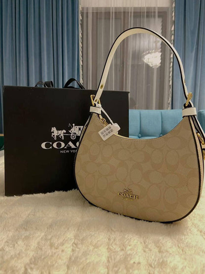 Coach

90 dhs🇦🇪🇦🇪

With box
Zain219
♥️♥️♥️