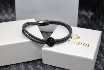 Bracelet 

60 dhs🪙💕 

With box paper bag
🎁🎁🎁

Zain33
♥️♥️♥️