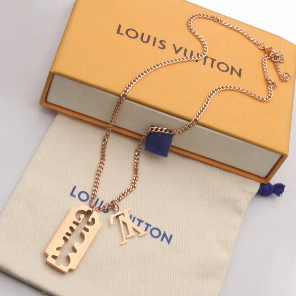 LV NECKLACE
MASTER 
MEN 
WITH BOX AND PAPER BAG🎁🛍️
45 DHS✅
OFFER PRICE 💥

Zain89
♥️♥️♥️