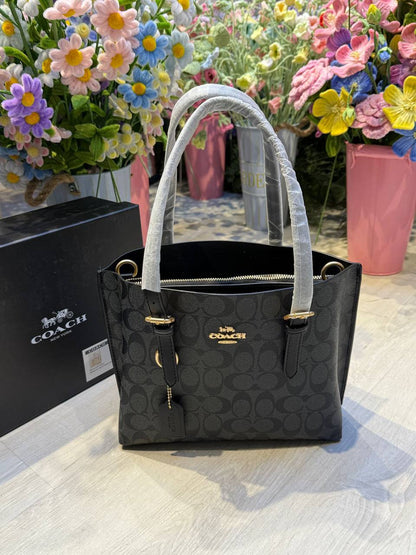 COACH 

3 section 25cm
105 dhs❤️ 

with Box
🎁🎁🎁

Zain44
♥️♥️♥️