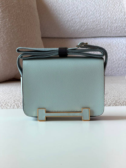 Hermes Getta 

20cm💕

master quality

😍with box❤️

360 DHS🇦🇪🇦🇪

Zain52
♥️♥️♥️