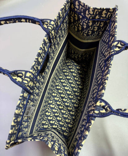 DIOR 
GOOD QUALITY 
100 dhs✅

Zain295
♥️♥️♥️