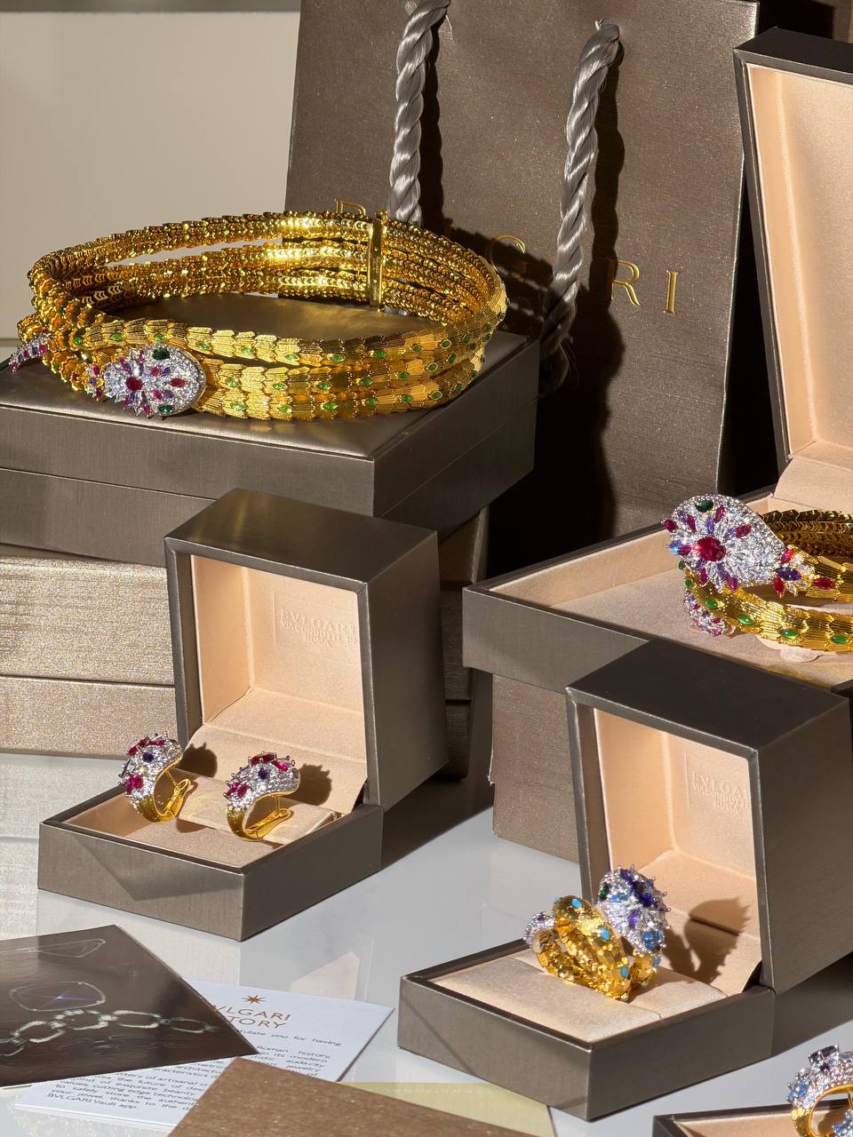 *BVLGARI*
 Snake New Collection 😍
Quality: Super Master 
Non -Tarnish color
* ⁠Choker
* ⁠Earring 
* ⁠Ring
* ⁠Bracelet
For Price 👇 WTSP Text Zain 0568585901

Zain263
♥️♥️♥️