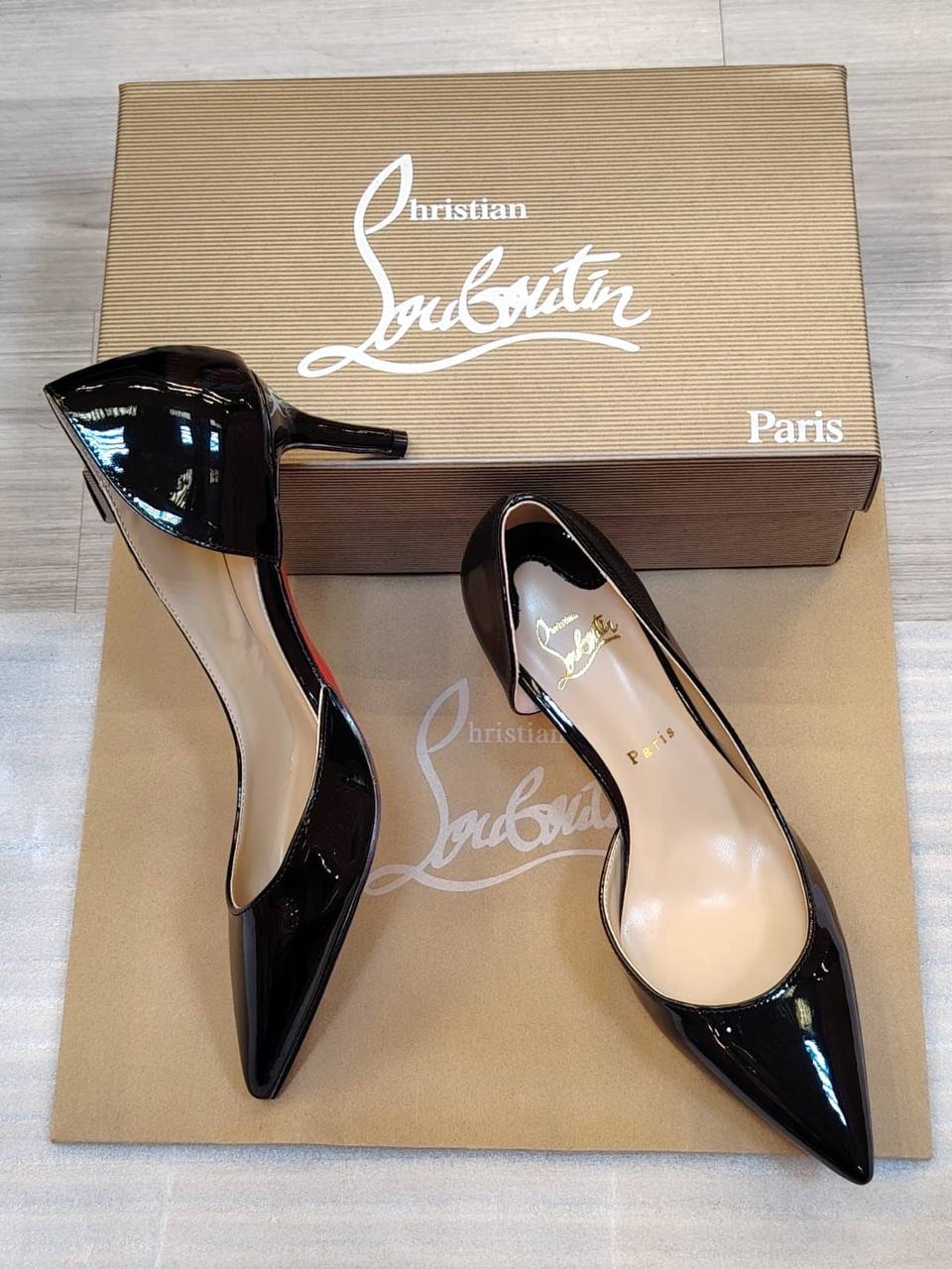 Christian louboutin 
good quality 
Size 36to41
130 dhs✅

Zain16
♥️♥️♥️