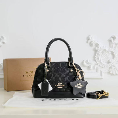 Coach
100 dhs🇦🇪🇦🇪
with box
size 21cm

Zain26
♥️♥️♥️