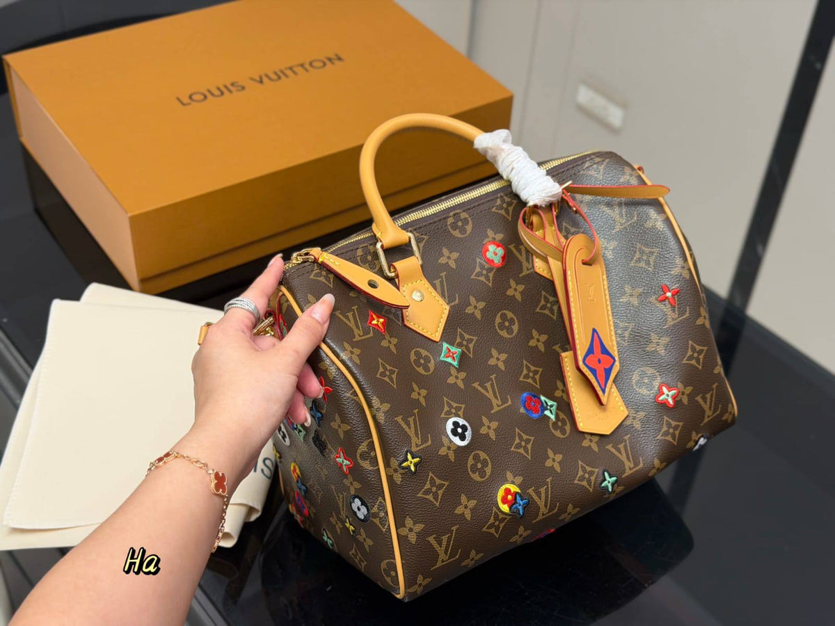 LV

30cm 
320 dhs🇦🇪🇦🇪

Zain10
♥️♥️♥️