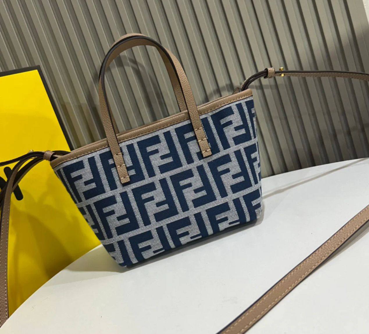 New arrival, good quality, 
with  box, 📦
size,  22 * 13 cm 
75 dhs🪙🌨️

Zain12
♥️♥️♥️