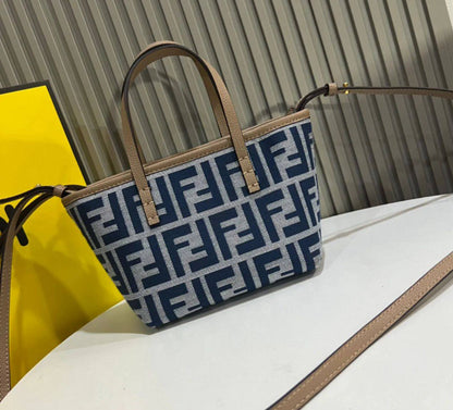 New arrival, good quality, 
with  box, 📦
size,  22 * 13 cm 
75 dhs🪙🌨️

Zain12
♥️♥️♥️