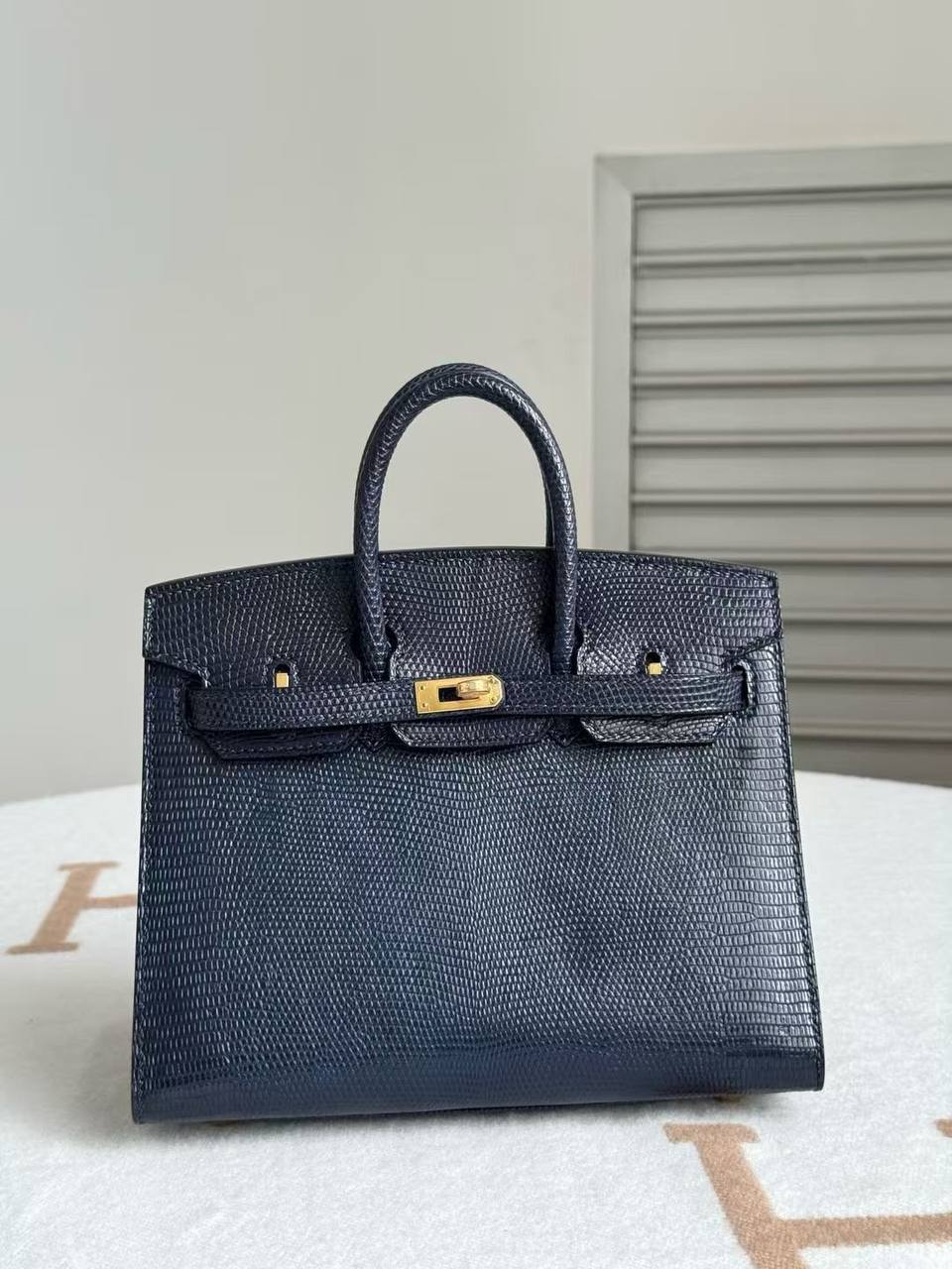 Hermes
Birkin 25 handbag is crafted from green lizard skin.❤️❤️💯

Zain71
♥️♥️♥️