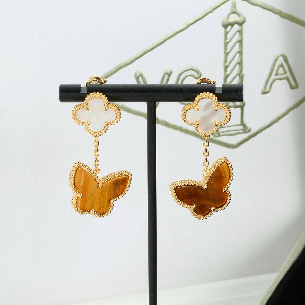 VCA SET💫✨
NECKLACE BRACELET EARRINGS
230 DHS💓
WITH BOX AND PAPER BAG🎁🛍️

Zain89
♥️♥️♥️