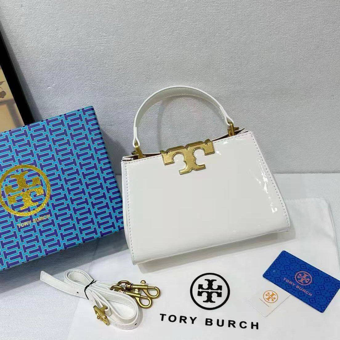 TORY BURCH
 NEW CAME GOOD QUALITY 
WITH BOX 
🎁🎁🎁

90 dhs✅

Zain39
♥️♥️♥️