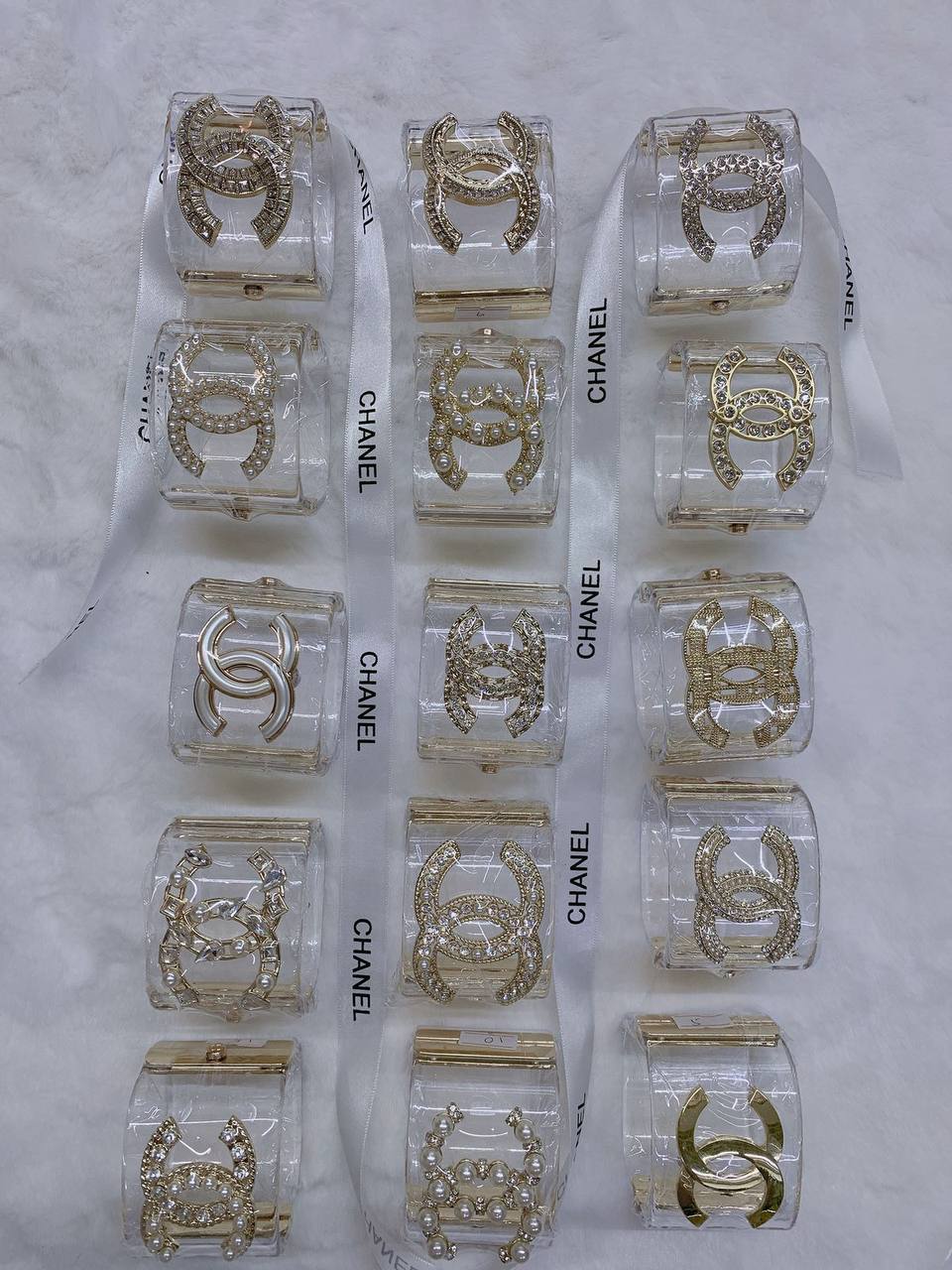 CHANEL BANGLE
MASTER ✨💫
120 DHS👑
WITH BOX AND PAPER BAG🎁🛍️

Zain89
♥️♥️♥️
