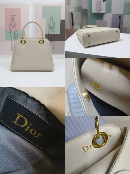 CHRISTIAN DIOR
ᴄɪɢᴀʟᴇ sɪɢɴᴀᴛᴜʀᴇ ʙᴏᴡ
ᴡɪᴛʜ ʟᴏɴɢ ʙᴇʟᴛ sᴛʀᴀᴘ
ɢᴏʟᴅ ʜᴀʀᴅᴡᴀʀᴇ
sɪᴢᴇ : 30 cm

75 dhs💓

Zain31
♥️♥️♥️