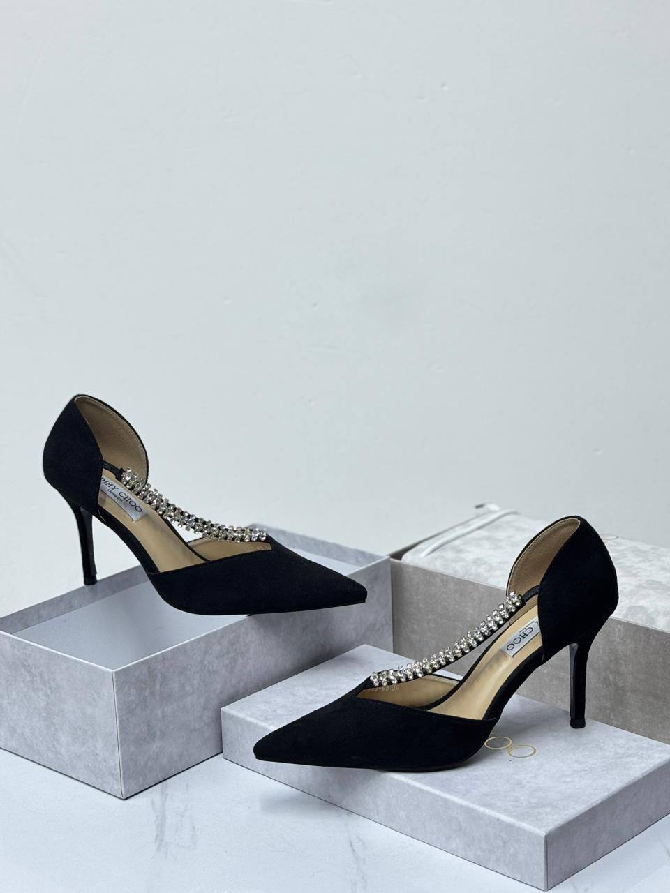 JIMMY CHOO
Size :36-41
115 dhs✅

Zain21
♥️♥️♥️