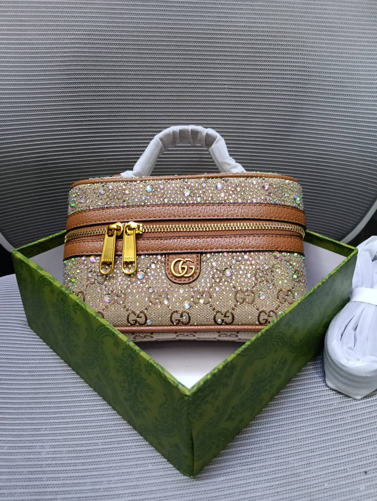 Gucci

100 dhs🇦🇪
with box

Zain26
♥️♥️♥️