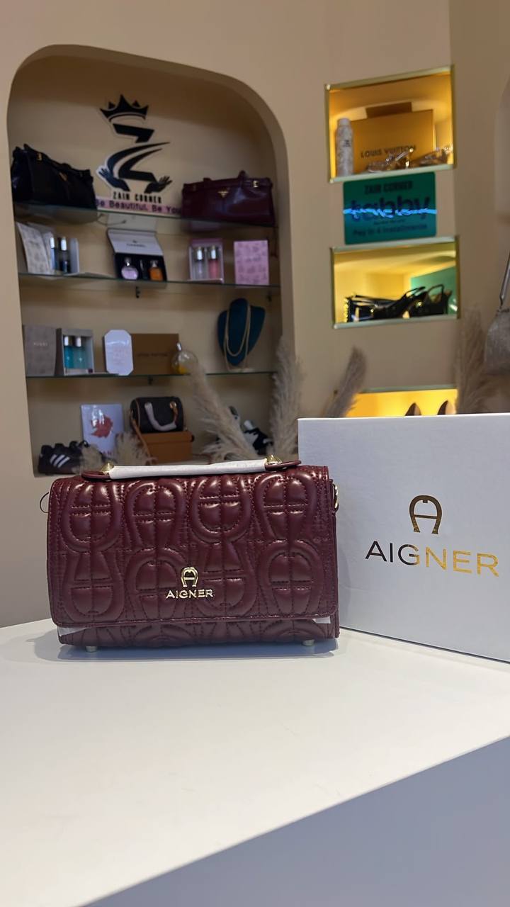 AIGNER 
Class A quality 
with box
130 dhs💓

Zain175
♥️♥️♥️
Zc