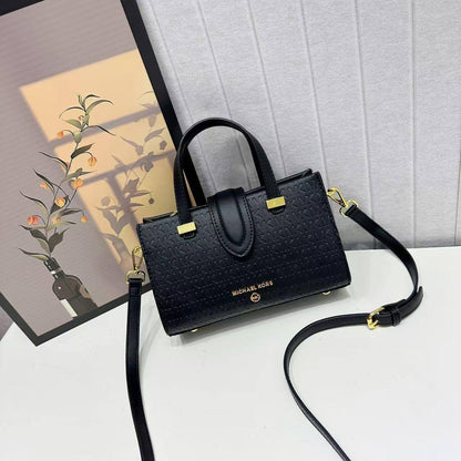 MK long

First quality +🎁

Size : 22 * 14 cm
95 dhs🇦🇪🇦🇪

with box 🎁

Zain115
♥️♥️♥️