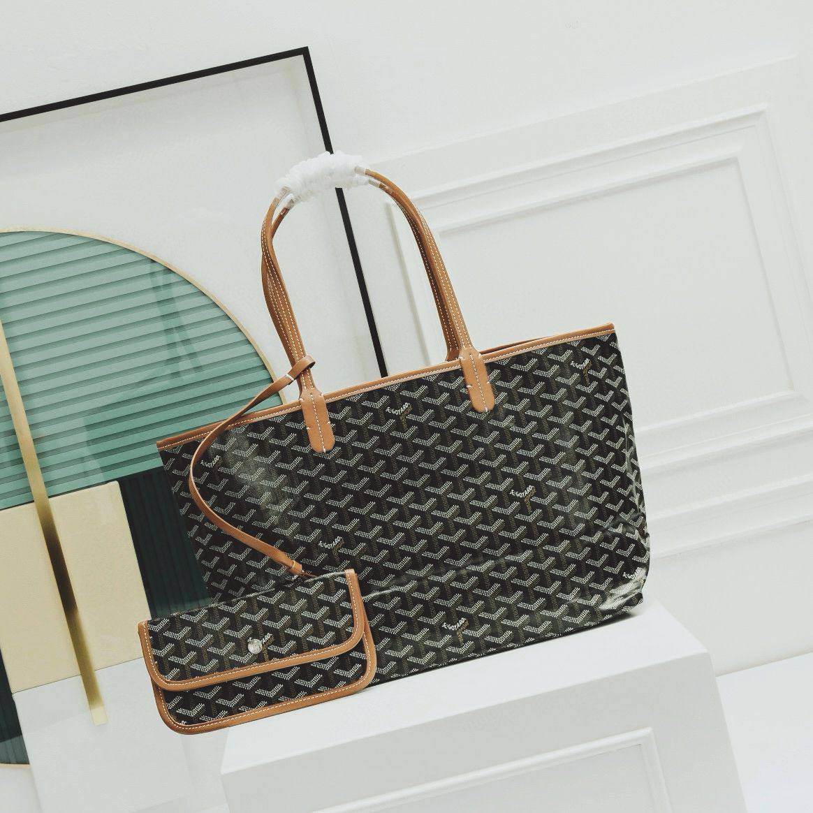 GOYARD 

BIG SIZE 

HIGH QUALITY 


WITH BOX 
🎁🎁🎁

95 dhs✅

Zain39
♥️♥️♥️
