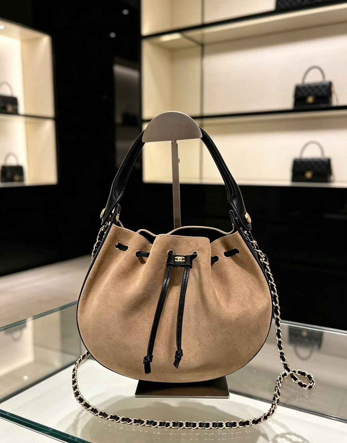 Chanel

27cm
290 dhs🇦🇪🇦🇪

Zain297
♥️♥️♥️