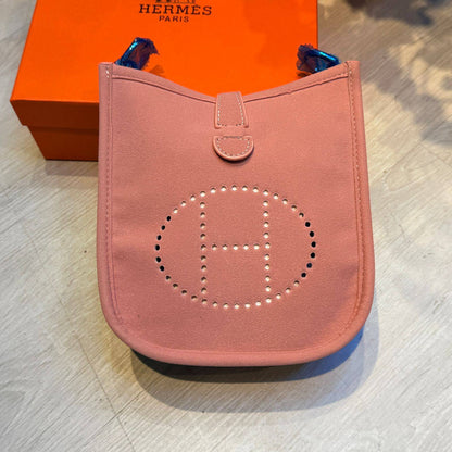 Hermes Evelyne

18cm

90 dhs
with BOX
🎁🎁🎁


Zain44
Zain254
♥️♥️♥️