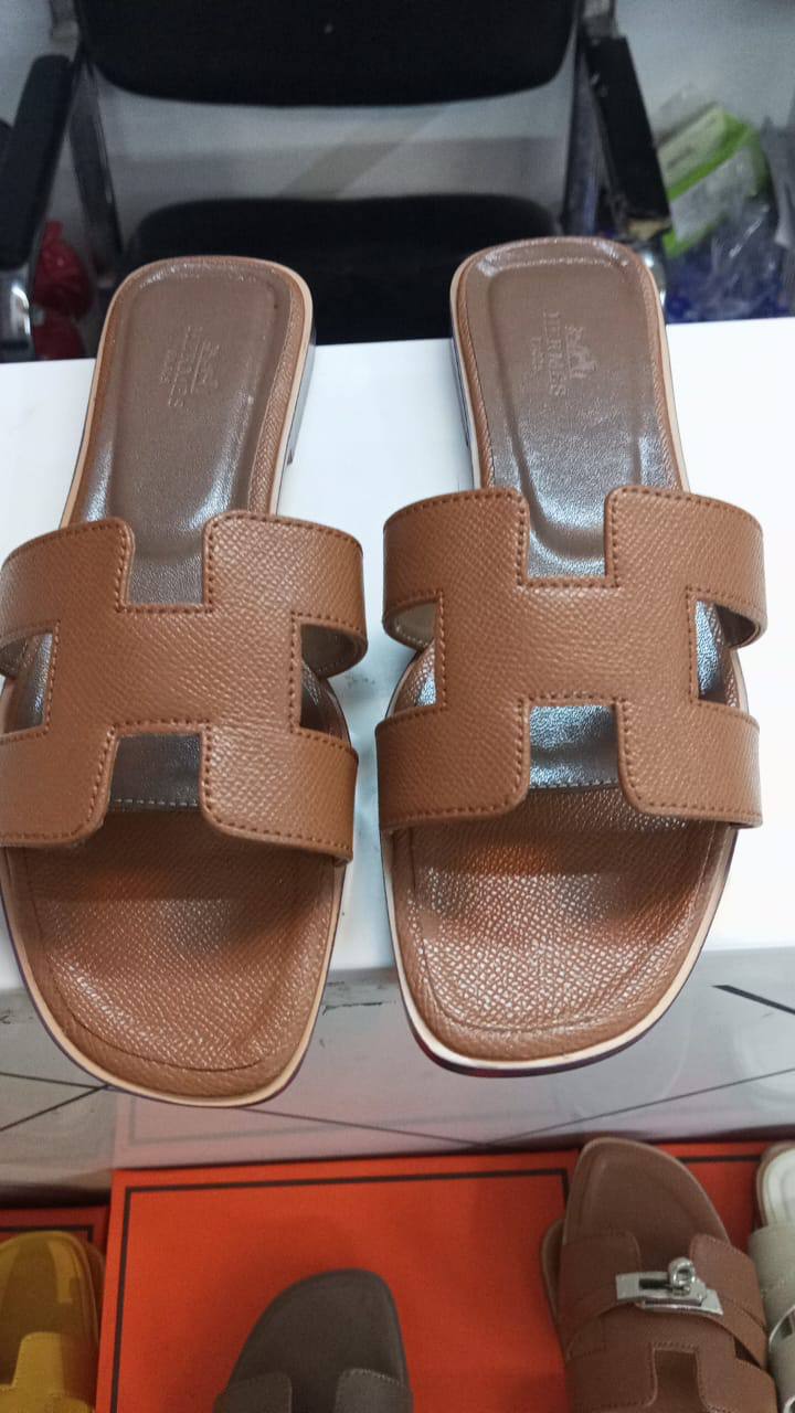 Hermes 
75 dhs🌺
good quality 
size 36 to 42 

Zain278
♥️♥️♥️