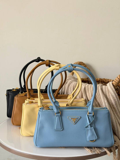 Prada 
Super master quality 
For Price 👇 WhatsApp✅
0568585901 
0507557372
0552275751 Owner Zain 👌

Zain315
♥️♥️♥️
