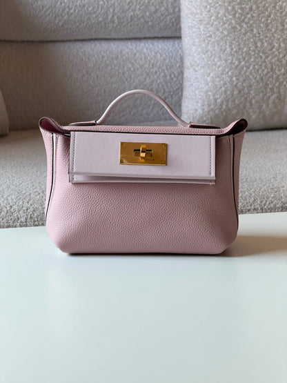 Hermes 2424  22cm💕master quality😍with box❤️
380 dhs🇦🇪🇦🇪

Zain52
♥️♥️♥️