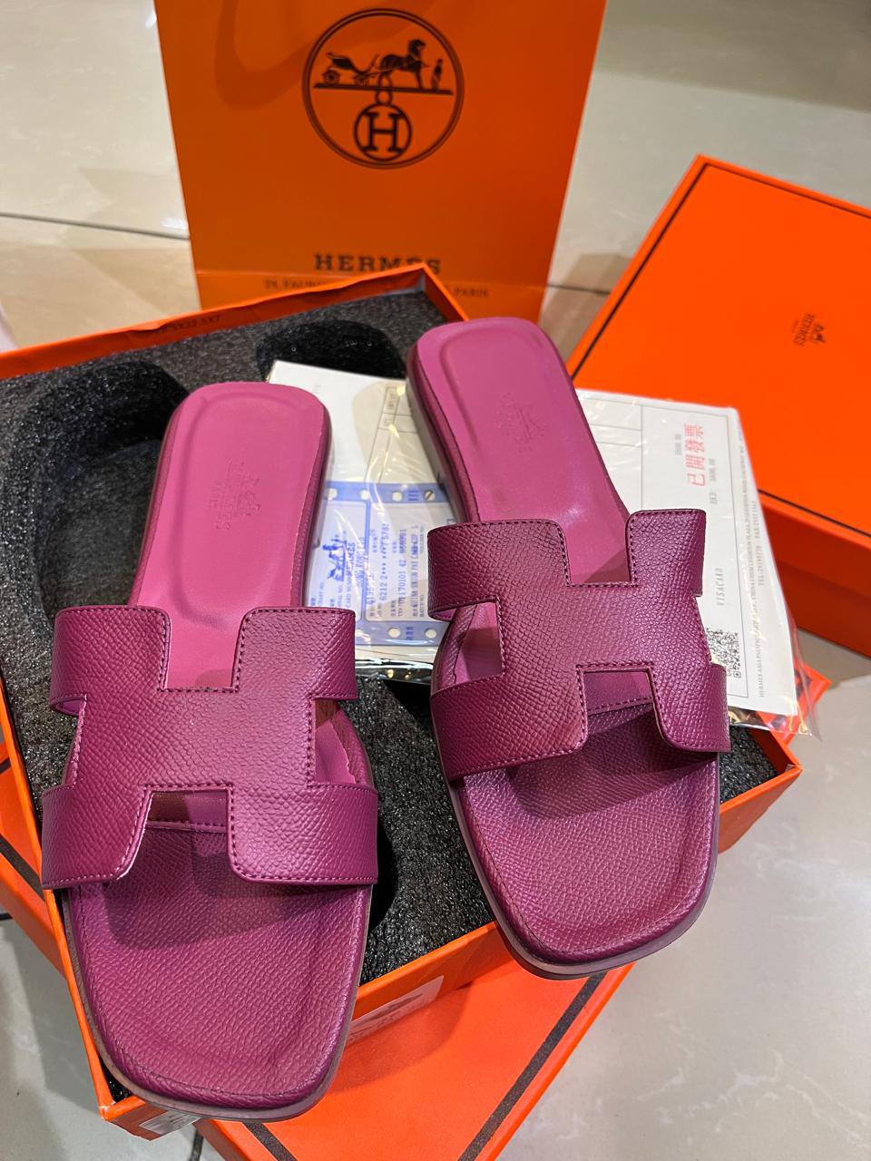 Hermes

Size:36 to 42

85 dhs🪙🌺

Zain241
♥️♥️♥️