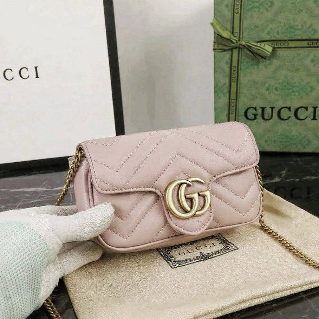 GUCCI MARMONT MINI SIZE 
GOOD QUALITY 

WITH BOX 
🎁🎁🎁

90 dhs🪙🖤

Zain39
♥️♥️♥️