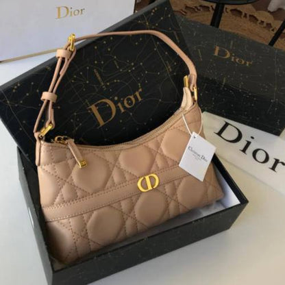 Dior
90 dhs✅ 

with box
🎁🎁🎁

Zain72
♥️♥️♥️
