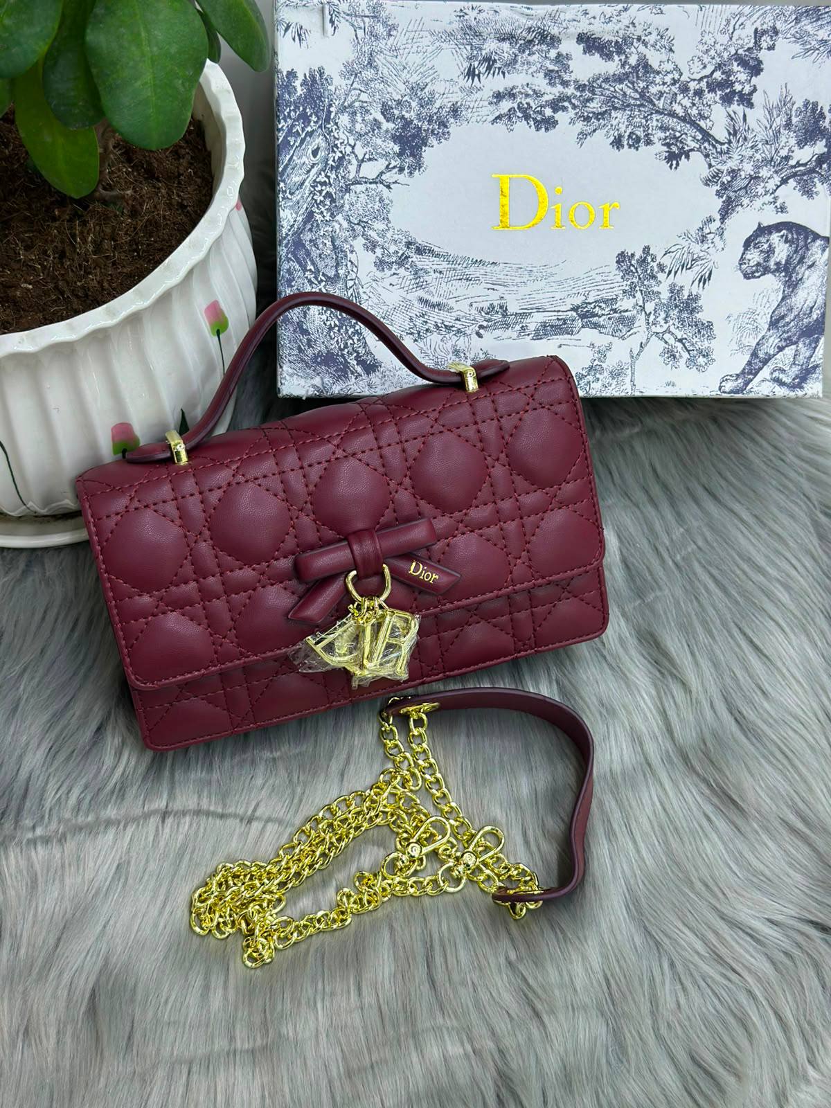 DIOR🌷

22cm🌷

110 dhs 
with box 

Zain244
♥️♥️♥️