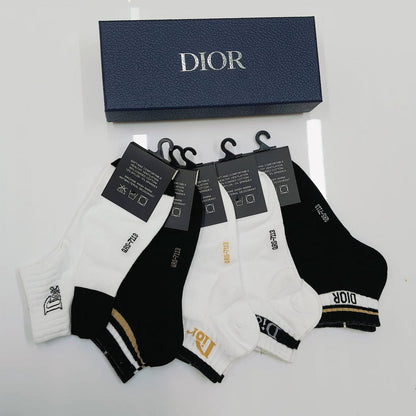 SOCKS 

WITHBOX 
🎁🎁🎁

35 dhs🪙🌺

Zain40
♥️♥️♥️