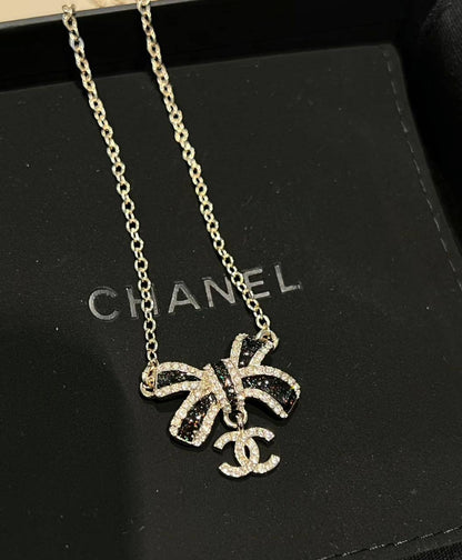 Chanel Set 🌿
Necklace 
Earrings 
Bracelet 

Master quality ❤️
130 dhs🪙
normal box 📦

Zain48
♥️♥️♥️