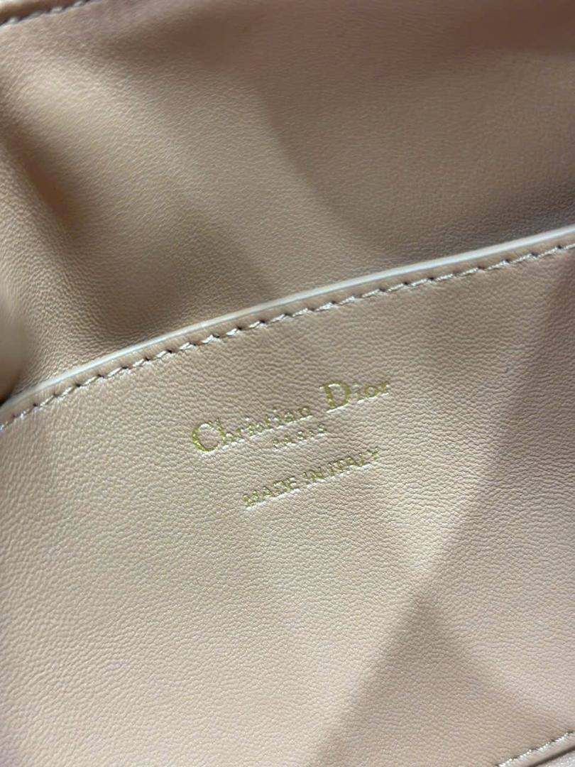 Gucci

105 dhs🇦🇪🇦🇪

Zain26
♥️♥️♥️