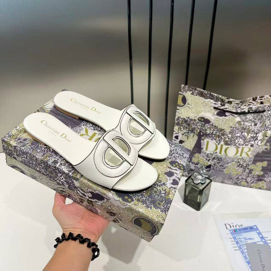 NEW CAMING 
GOOD QUALITY 
DIOR SILLPER 
Size 36-41
90 DHS👑

Zain40
♥️♥️♥️