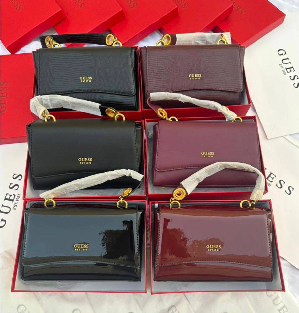 Guess
95 dhs❤️
SIZE：24cm
good quality  

with box
🎁🎁🎁

Zain35
♥️♥️♥️