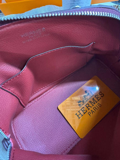 Hermes Bolide 

1⃣️ First quality +🎁

Size: 19 * 14 cm

Withbox
85 dhs🇦🇪🇦🇪

Zain115
♥️♥️♥️