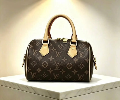 LOUIS VUITTON 

SPEEDY
 NEW CAME 
GOOD QUALITY 
WITH BOX

100 dhs🇦🇪

Size:20cm

Zain295
♥️♥️♥️