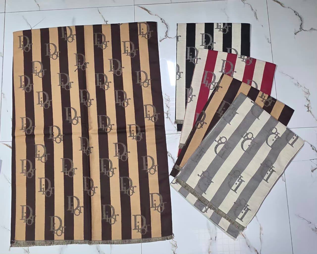 Scarf
40 dhs✅

Zain232
♥️♥️♥️