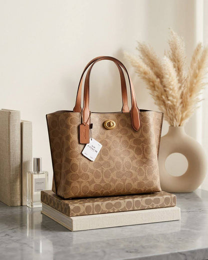 Coach

100 dhs
With box

Zain72
♥️♥️♥️