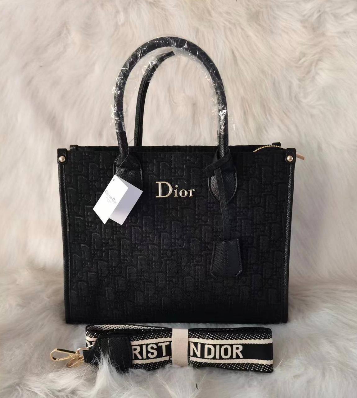 Dior

80 dhs🇦🇪🇦🇪

Zain136
Zain50
♥️♥️♥️