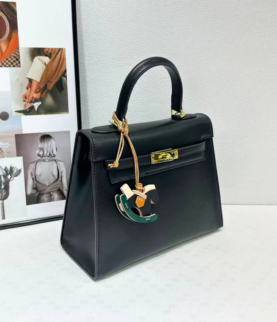 HERMES KELLY BIG SIZE NEW CAME GOOD QUALITY 
120 dhs🇦🇪🇦🇪
Size: 28cm

Zain295
♥️♥️♥️