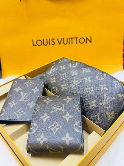 Set 

95 DHS🪙🌨️

WITHBOX AND PAPER BAG 💼
🎁🎁🎁

Zain40
♥️♥️♥️