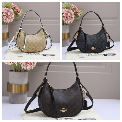 COACH

best quality 
with box
100 dhs🇦🇪🇦🇪

size21CM

Zain290
♥️♥️♥️