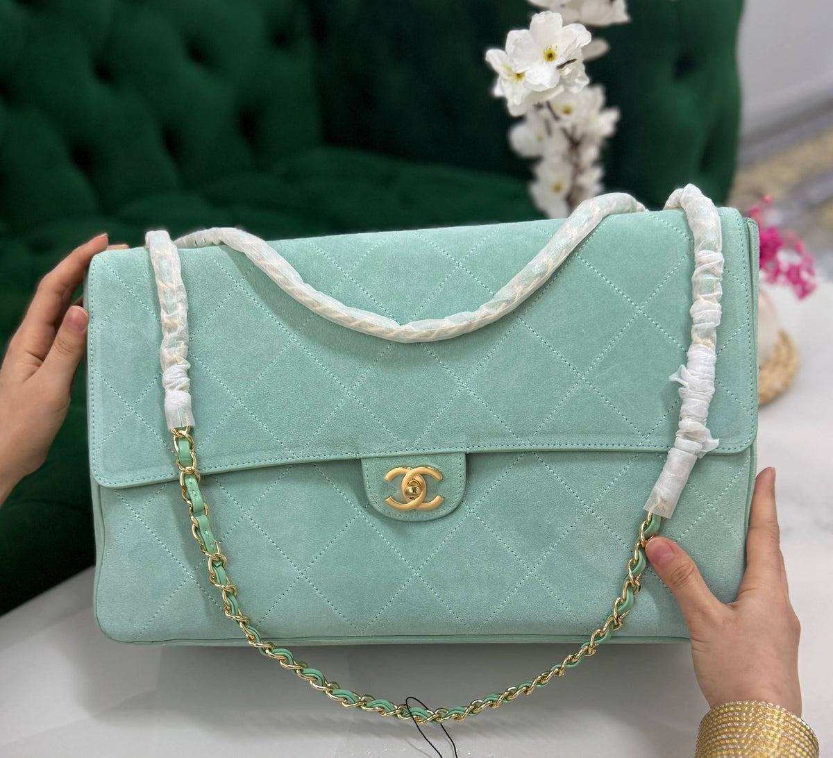 CHANEL✨
Size: 38Cm💥
Available original box 📦 
With full packing 🎀🎀
Super high quality 💥💥

For Price 👇 WhatsApp✅
0568585901 
0507557372
0552275751 Owner Zain 👌

Zain283
♥️♥️♥️