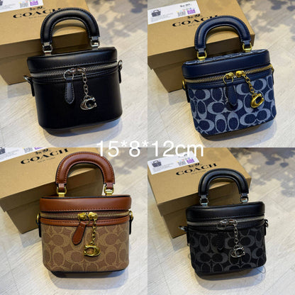 Coach mini vanity case

15cm
95 dhs❣️

with BOX
🎁🎁🎁

Zain44
♥️♥️♥️