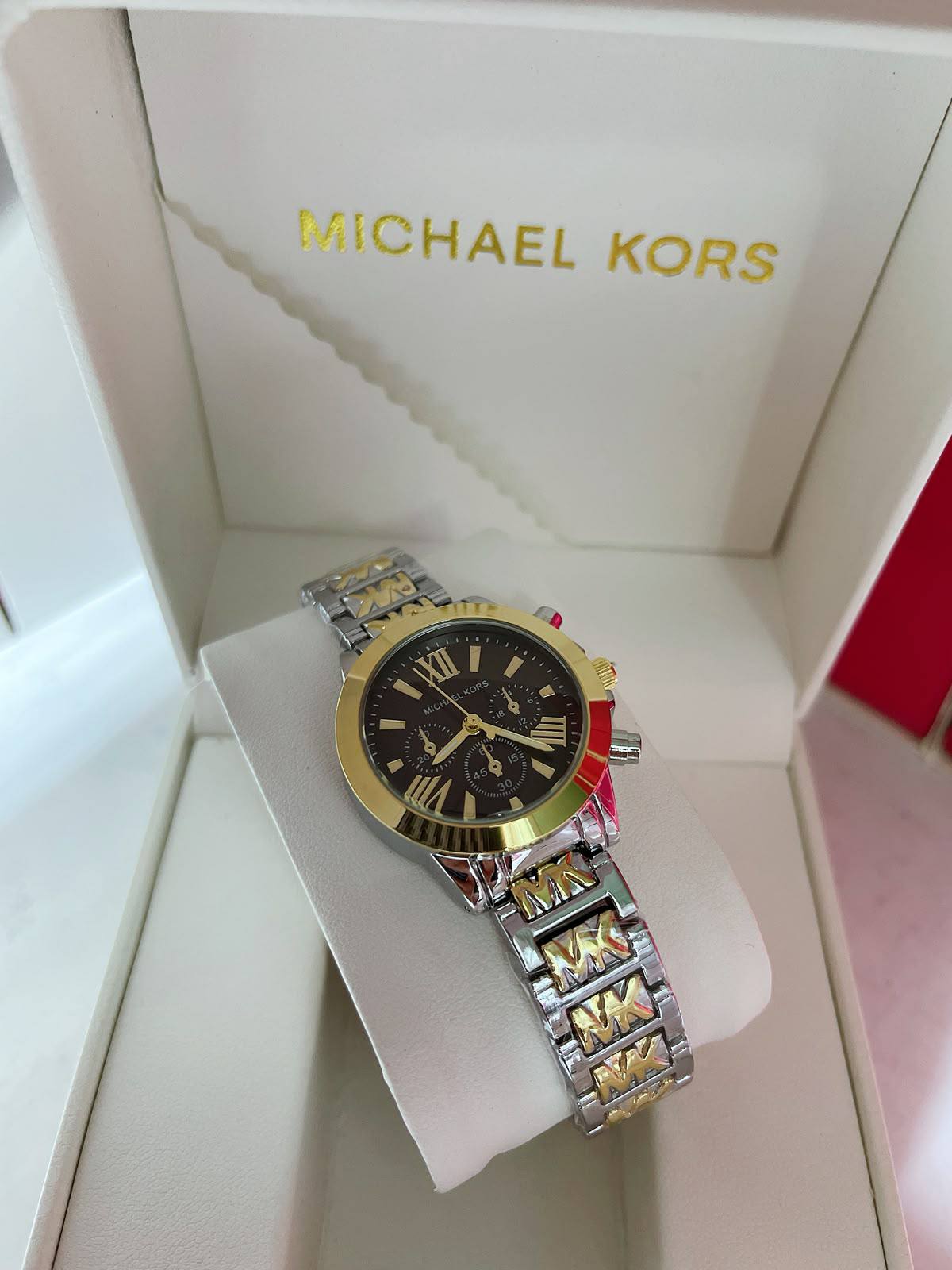 Mk ladies 

1 ps
45 dhs🇦🇪🇦🇪

Zain45
♥️♥️♥️